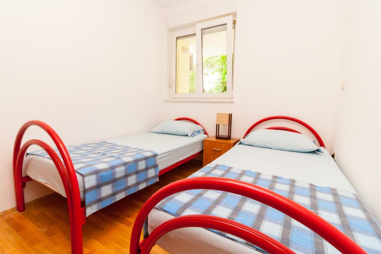 • Lungomare Beach Apartment Pula • Bagian luar foto