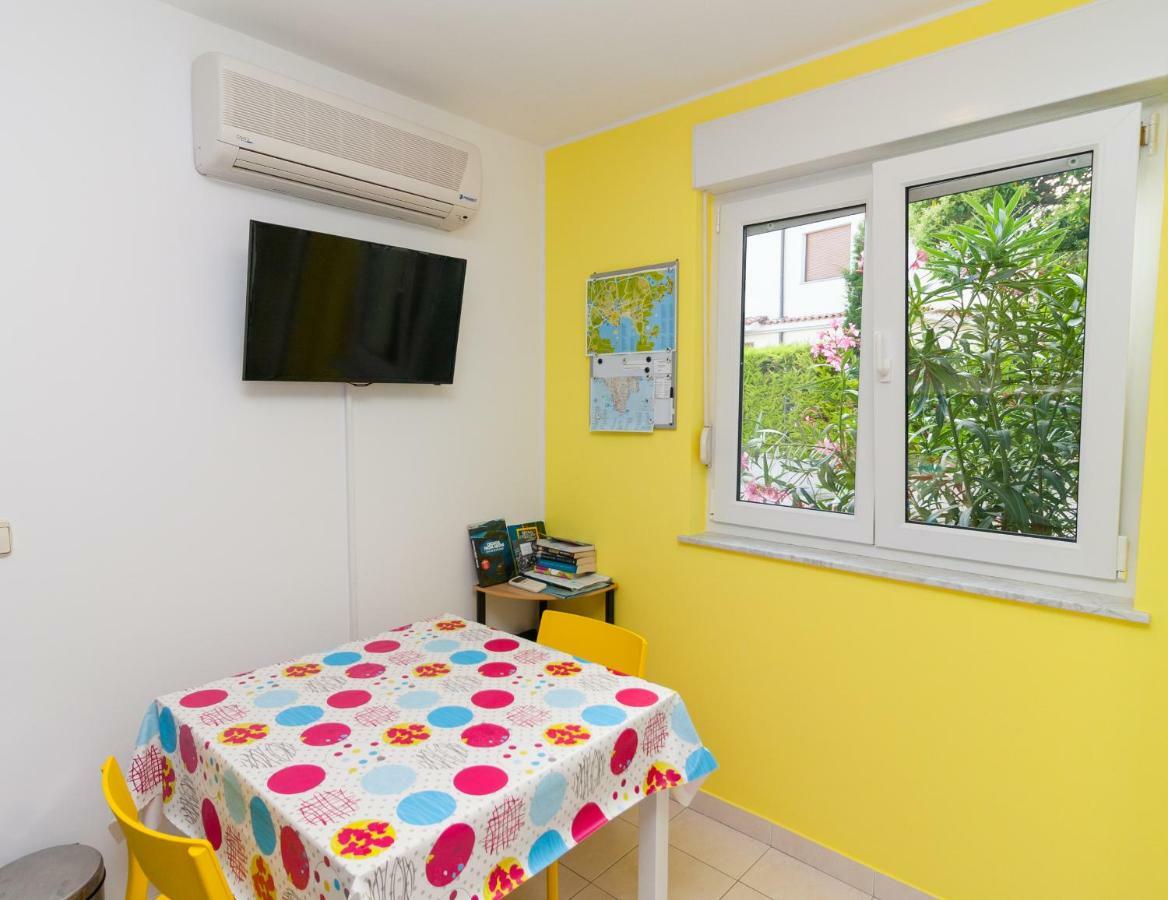 • Lungomare Beach Apartment Pula • Bagian luar foto